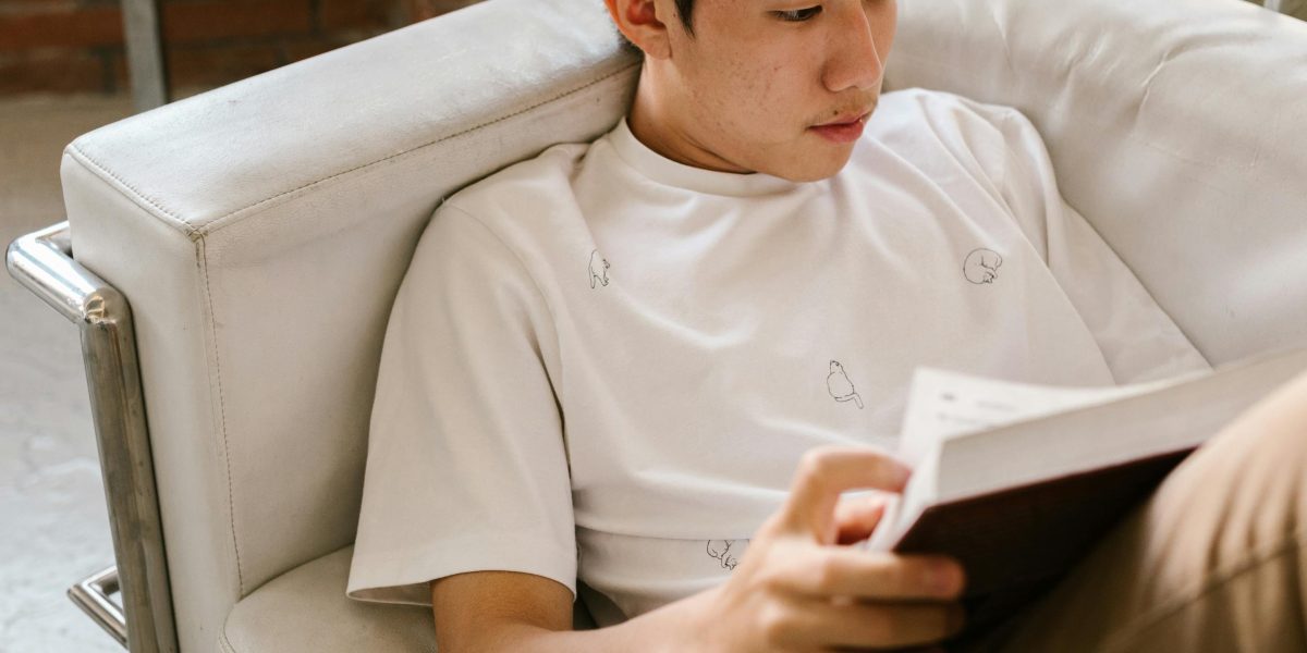 Cultivating a reading habit is a powerful way to train your brain for sustained focus amidst modern distractions.