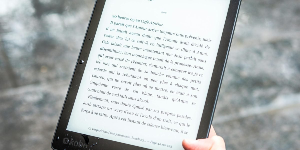 A scene of calm, undistracted reading, embodying the benefits of a distraction-free device.