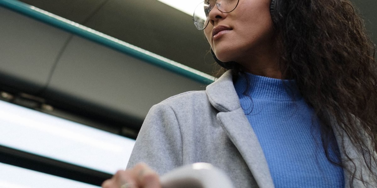 A person listening to an audiobook during their daily commute, illustrating how routine listening can enhance focus and productivity.