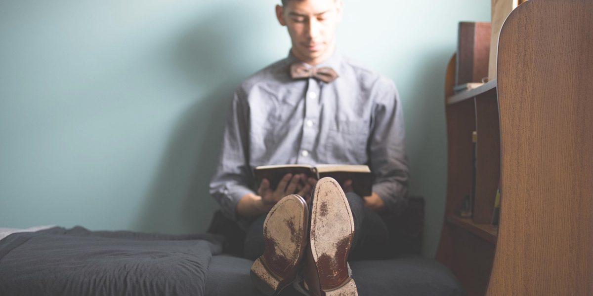 Illustrating the deep immersion experienced when reading a physical book, contrasting with digital distractions.