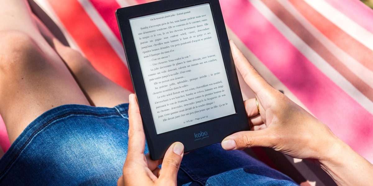 A person deeply absorbed in reading on an e-reader, demonstrating a state of sustained attention and immersion.